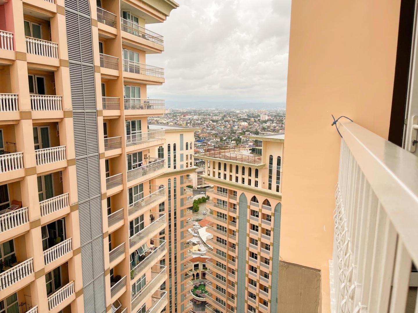 Bahay bakasyunan Elegant Bgc Beside Venice Mall #vlrtc27e *